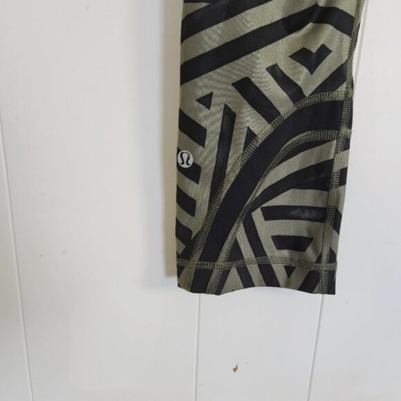 Lululemon Inspire Crop Chevron Shuffle Fatigue Green Cropped Leggings Yoga Gym - Picture 9 of 12